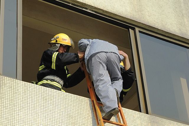 Требования к сотрудникам пожарных подразделений предложили привести в соответствие с ТК